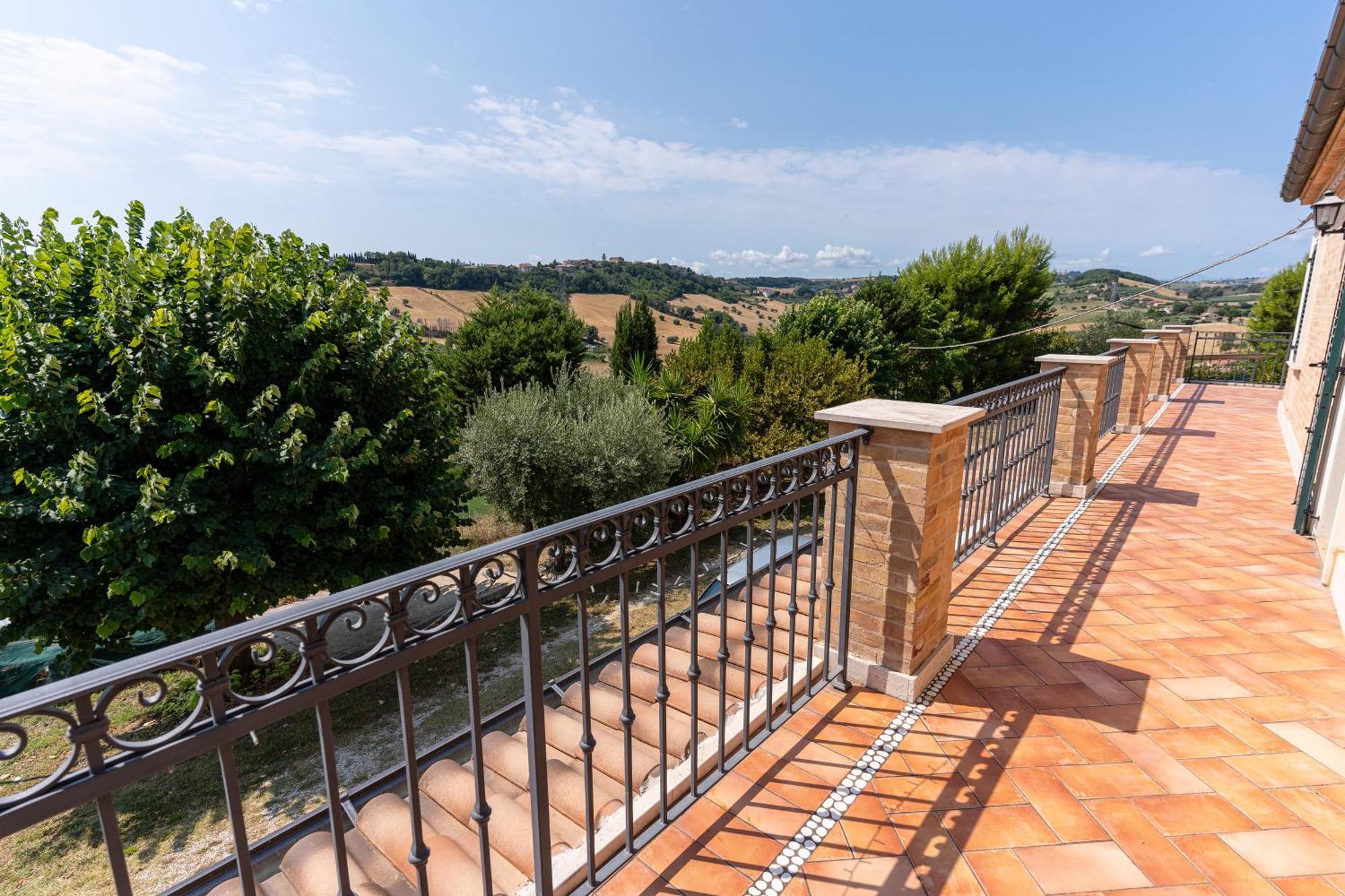 Villa Dolce Vita - Vista Colline, Jacuzzi, 3Suites & 5Min Dal Mare Lapedona Exterior photo