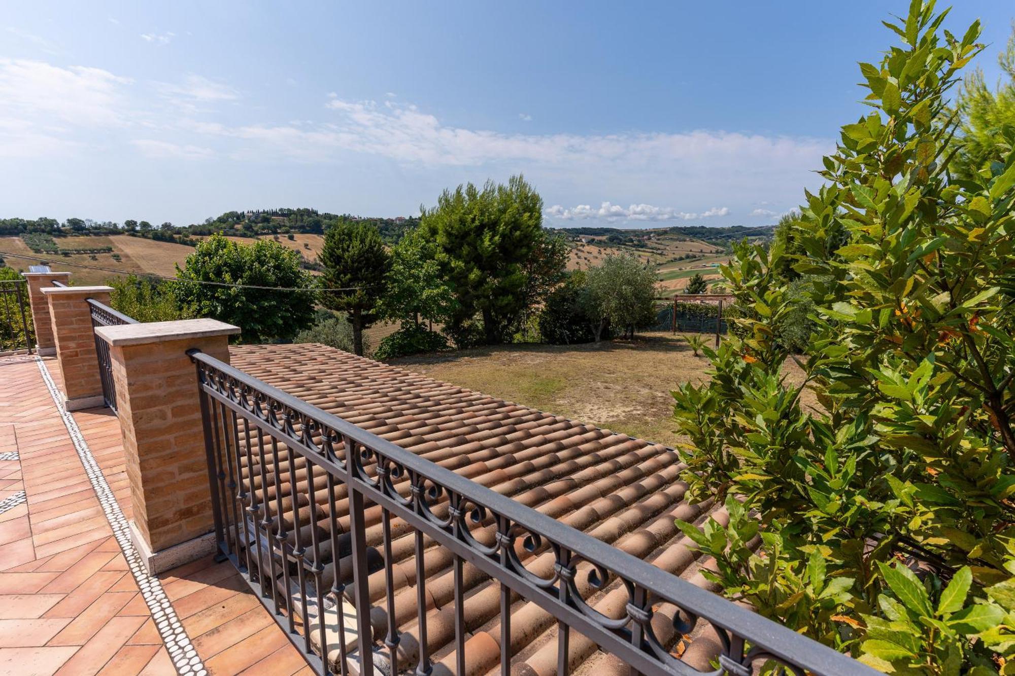 Villa Dolce Vita - Vista Colline, Jacuzzi, 3Suites & 5Min Dal Mare Lapedona Exterior photo