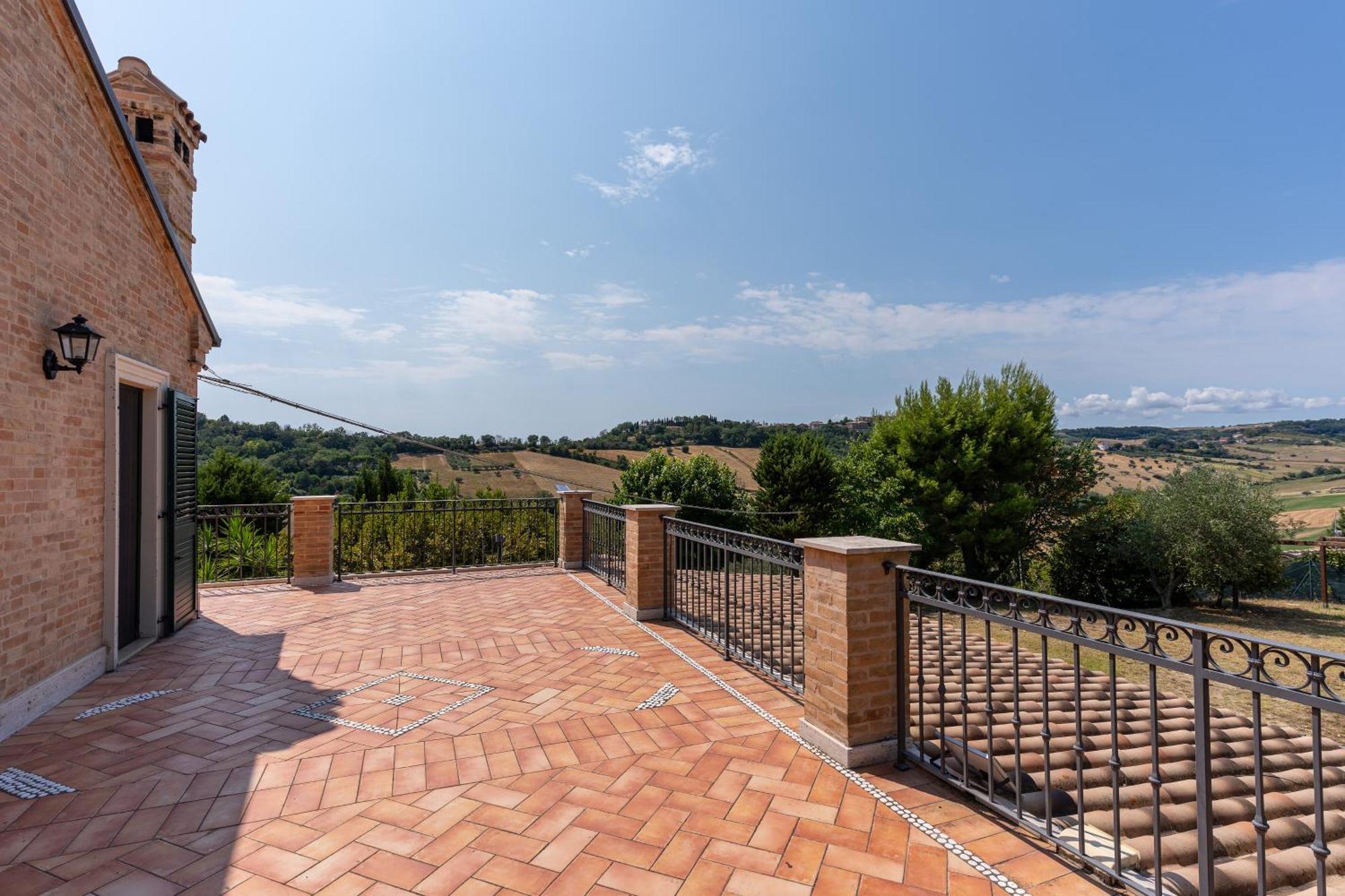 Villa Dolce Vita - Vista Colline, Jacuzzi, 3Suites & 5Min Dal Mare Lapedona Exterior photo