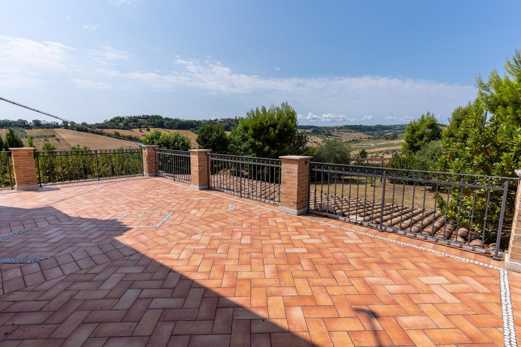 Villa Dolce Vita - Vista Colline, Jacuzzi, 3Suites & 5Min Dal Mare Lapedona Exterior photo