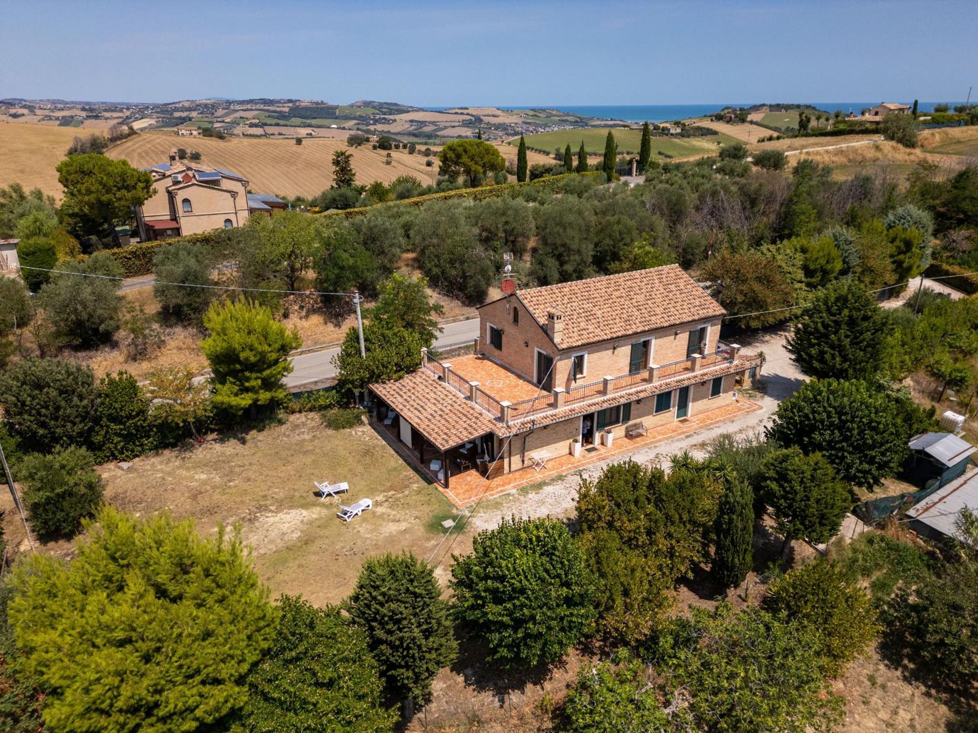 Villa Dolce Vita - Vista Colline, Jacuzzi, 3Suites & 5Min Dal Mare Lapedona Exterior photo